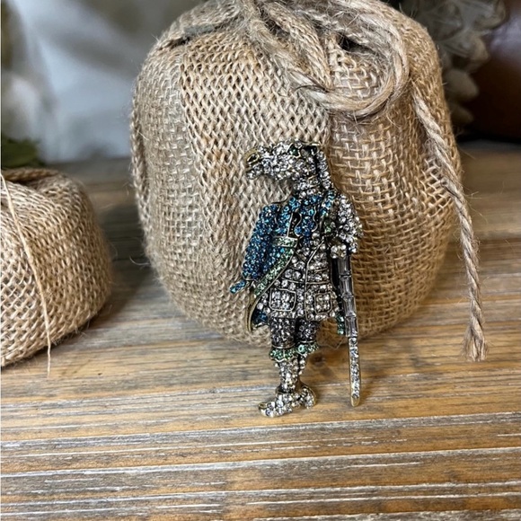 Vintage-Inspired Fancy Pants Horse Brooch. - Picture 2 of 5